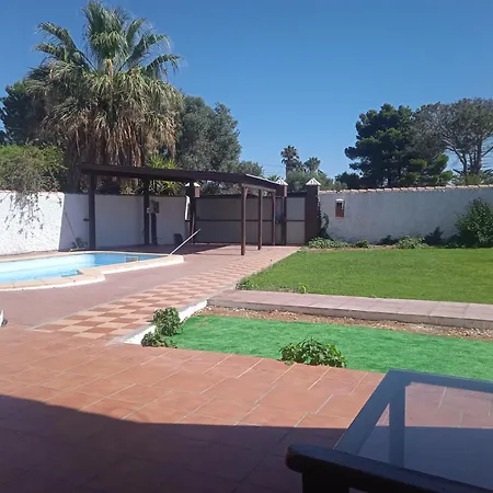 Agradable Chalet Con Piscina Escapadas. Holiday home Chiclana de la Frontera